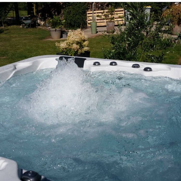 Tác dụng của bể sục Jacuzzi cho sức khỏe & sắc đẹp